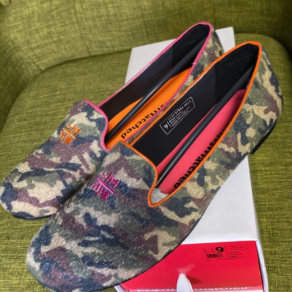 Little Miss matched  Camo Opposite color Loafers - Picture 1 of 16